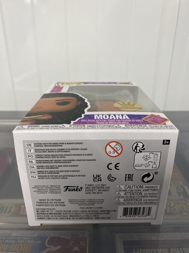 Disney Princess Moana (with pin) Funko Pop! Vinyl #1162 Exclusive - Picture 5 of 6