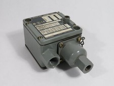 Allen-Bradley 836T-T253J Ser. A Pressure Control TWO DIALS/COSMETIC DAMAGE USED