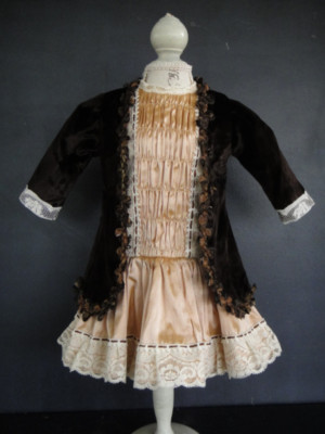 ANTIQUE OR MODERN 45cm DOLL DOLL SILK DRESS AND VELVET JACKET
