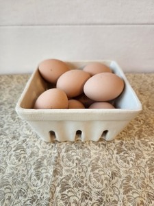 Ensemble De 11 Poules Et œufs En Céramique Dans Un Panier - Décor De Cuisine Rustique Marron
