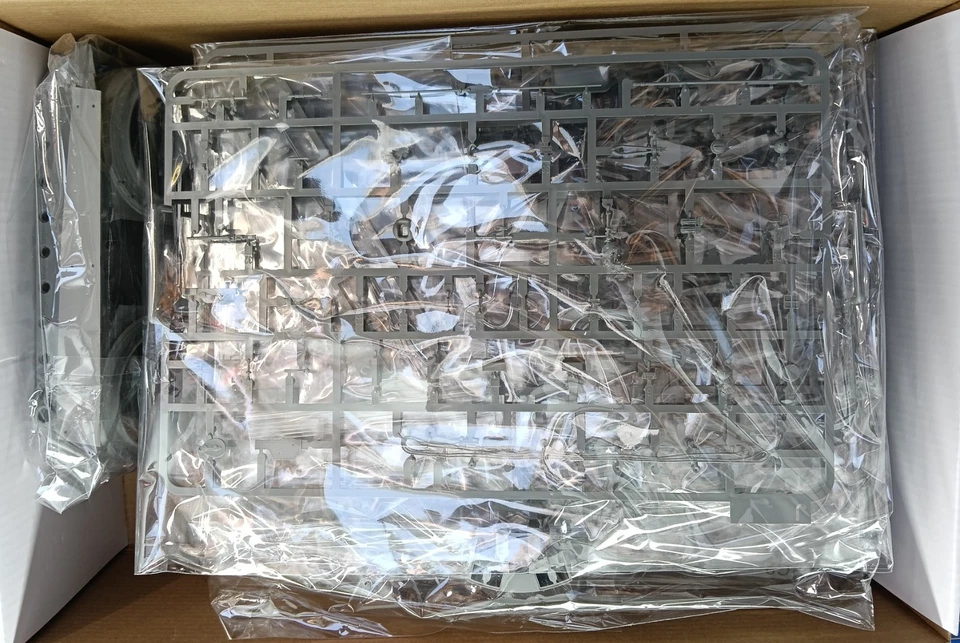 Takom 1:35 TIGER I Early Steel Wheels + Zimmerit "Gruppo Fehrmann" 2202 - Immagine 2 di 2