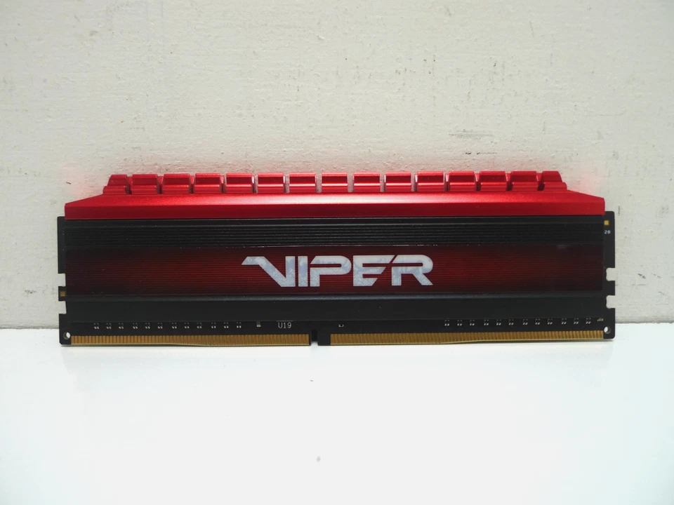 Patriot Viper DDR4 4GB RAM Sticks (2x, 8GB Total) | 2400MHz - Image 2 of 3