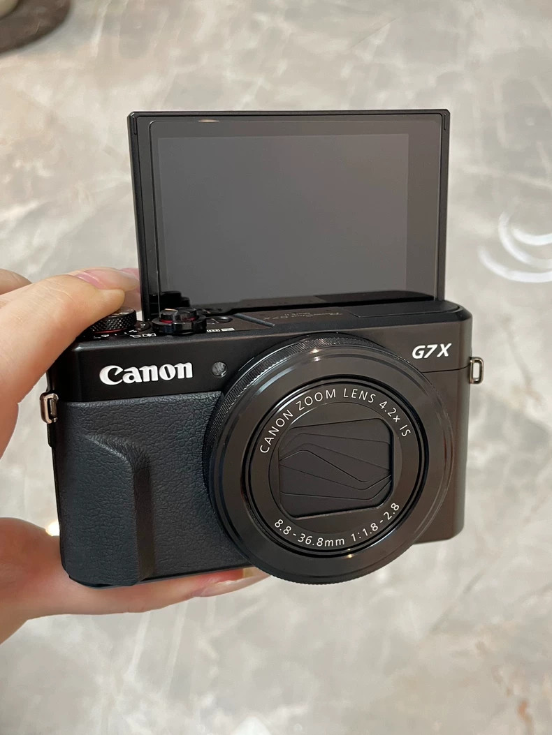 Canon PowerShot G7 X Mark II 20.1MP Digital Camera 7x Optical Zoom