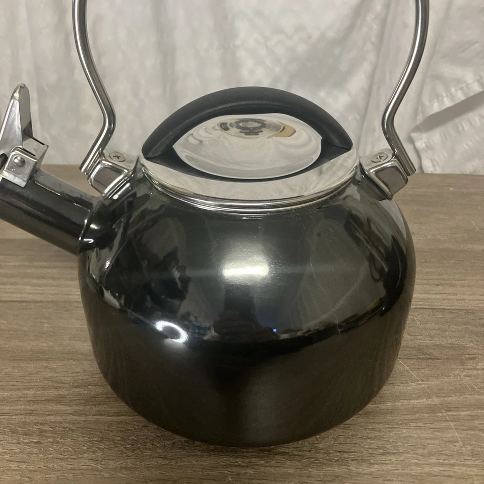Tetera gris oscuro o negra CHANTAL 1,8 QT esmaltada en acero silbante Foto 2 de 4