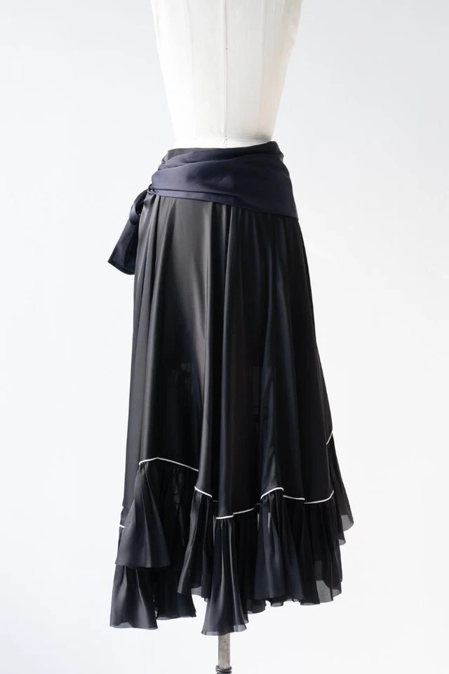 FALDA ACAMPANADA SACAI 19AW USADA BUENA Foto 3 de 4