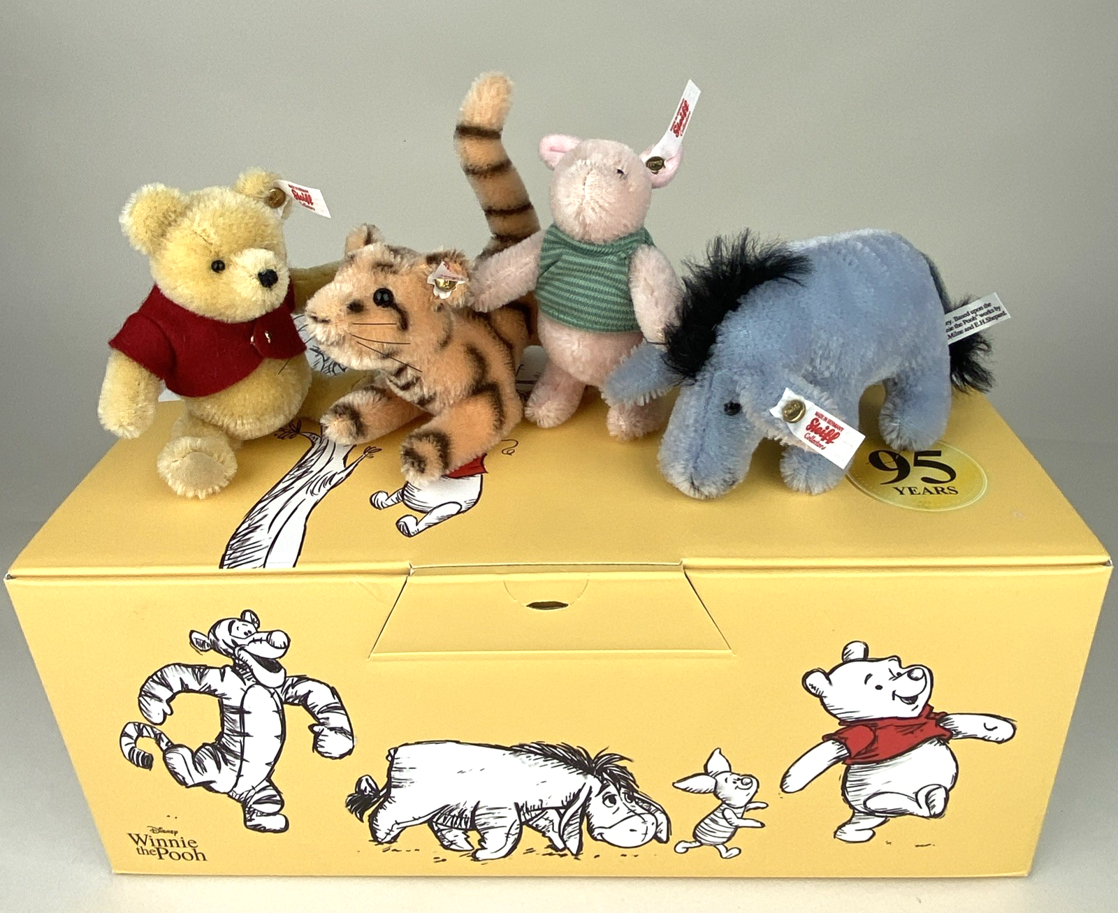 Steiff  Disney Winnie The Pooh Set 95th AnniversaryLtd Edition EAN:355875