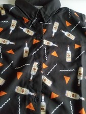 Camisa Tito's Vodka S Negra Botella Estampado Completo Abotonada Manga Corta Damas