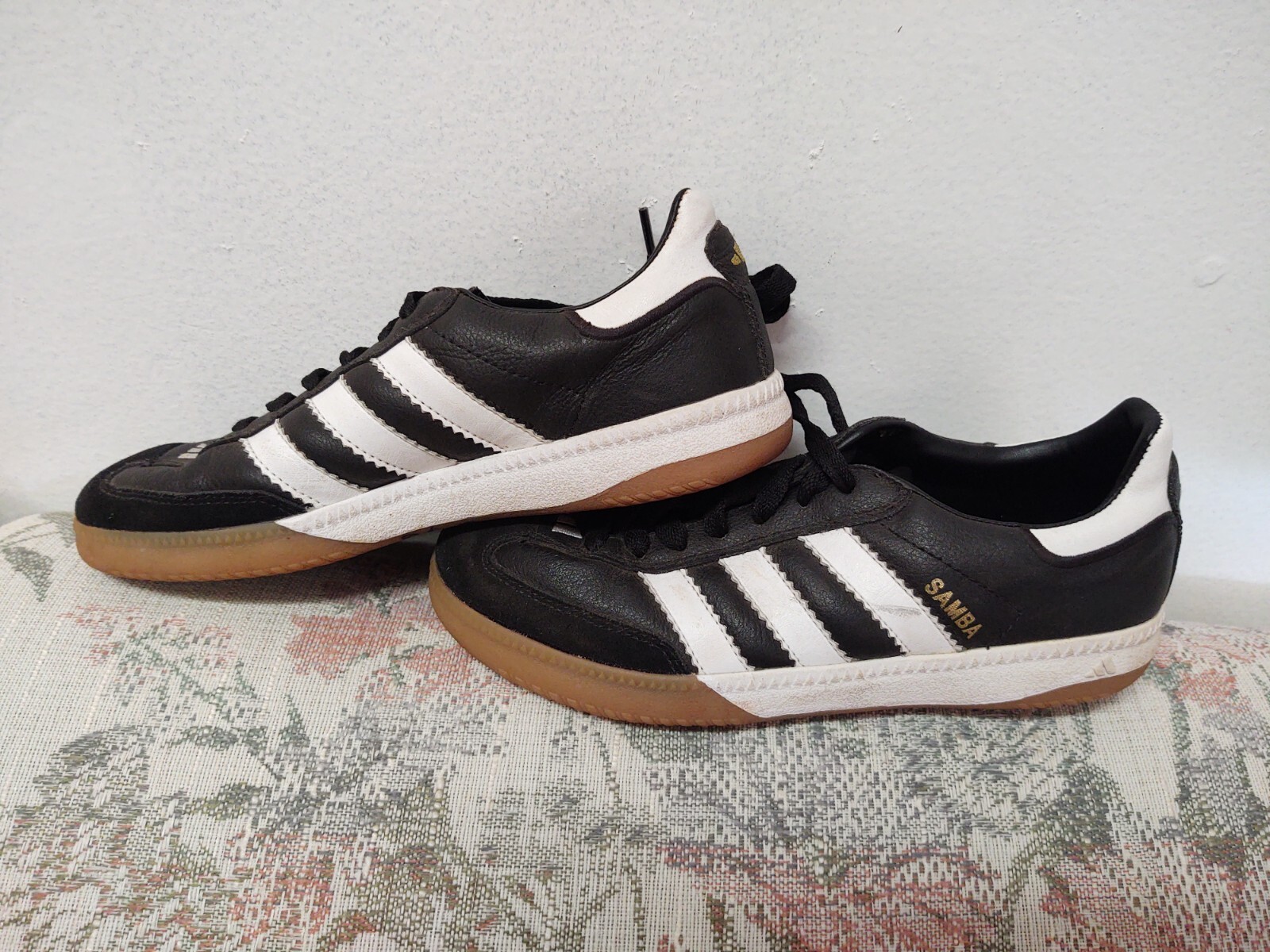 Adidas Samba kids soccer shoes Size 4 