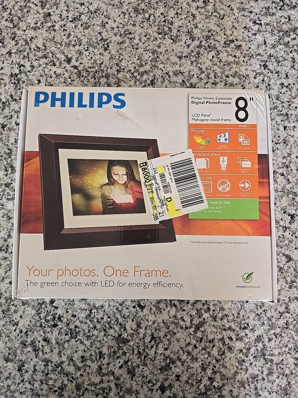 DIGITAL PHOTO FRAME Philips LCD Mahogany - 8 inch Home Essentials W/ Clock
