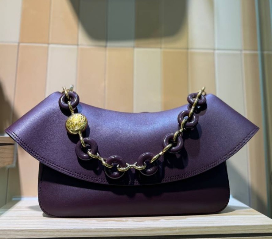 Bolso de Mano Loewe Mini Nudo Flamenco, Color Lavanda, Piel de Becerro Napa.