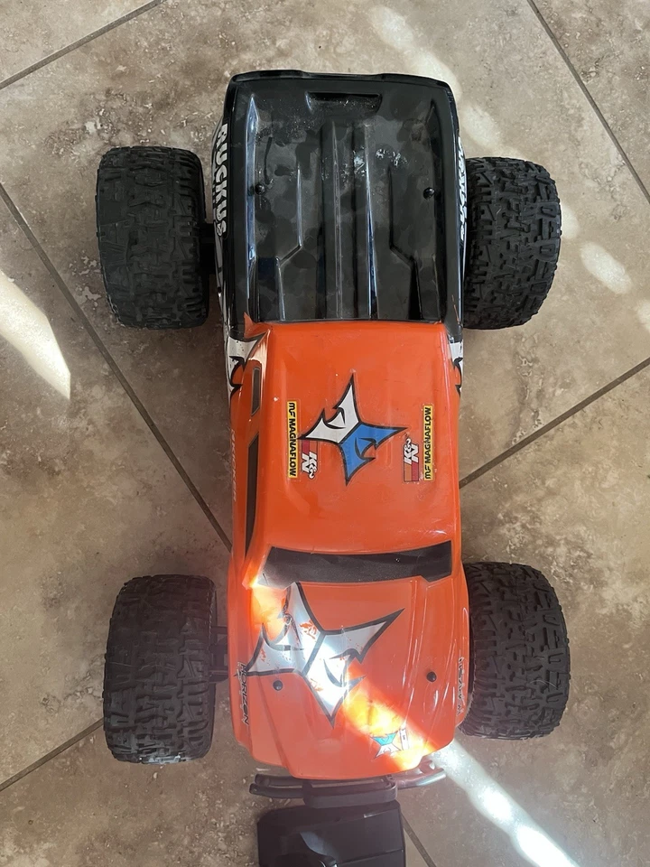 ECX Ruckus MT 1/10 2wd Monster Truck Orange And Black - 3300mah battery - Image 2 of 4