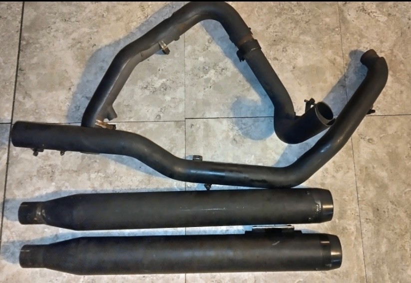 motorcycle parts used 2010 Harley Davison road king classic accessories 