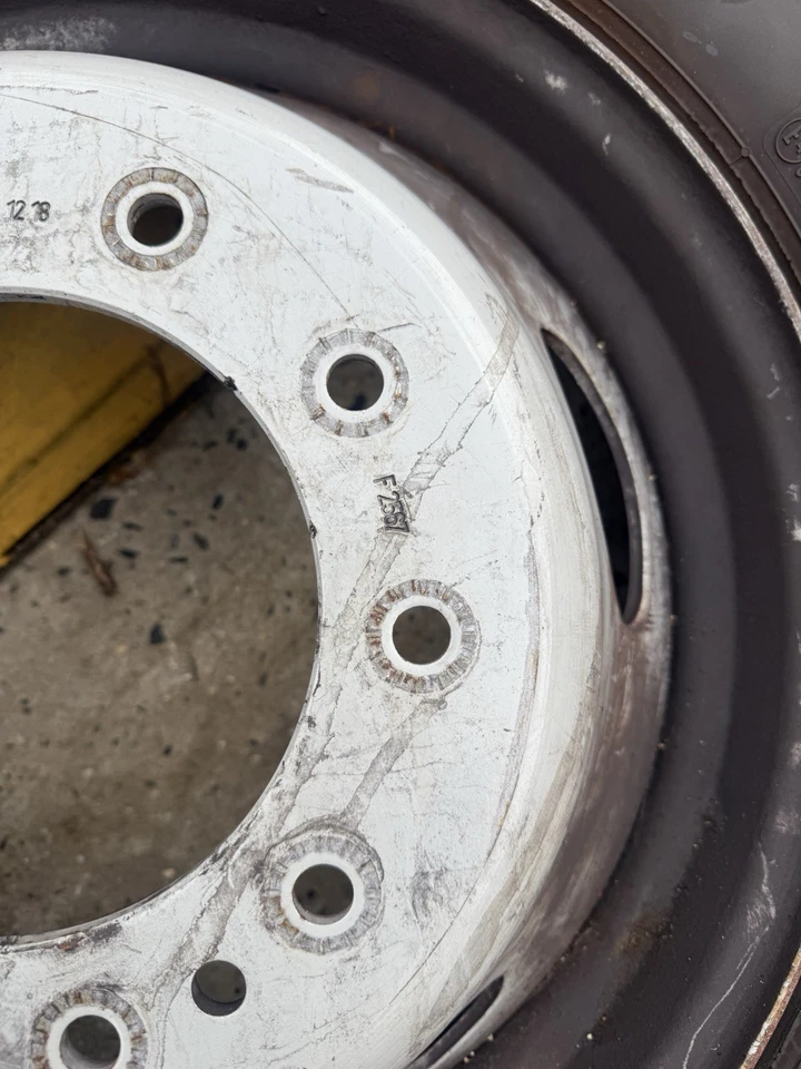 USADO 19,5x6 Dually Aço 10 Lug OEM Aro de Roda de Fábrica SEM PNEU 2014 Ford F550 - Imagem 3 de 4