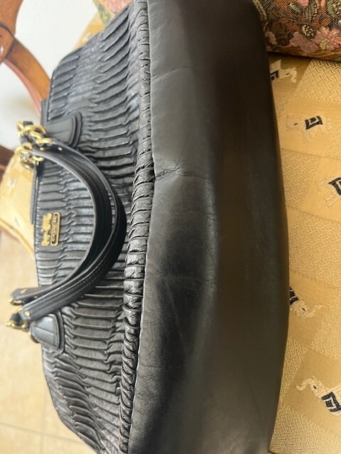 Preowned Medium Coach Purses & Handbags for Sale-image