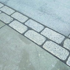 SILVER GRANITE COBBLES 200X100 G603