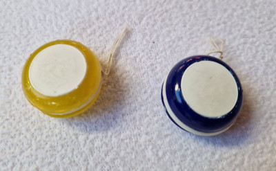 2 kleine Mini Jo-Jo / YO-YO  - Geschicklichkeitsspiel Spielzeug  je 3 cm Durchm.