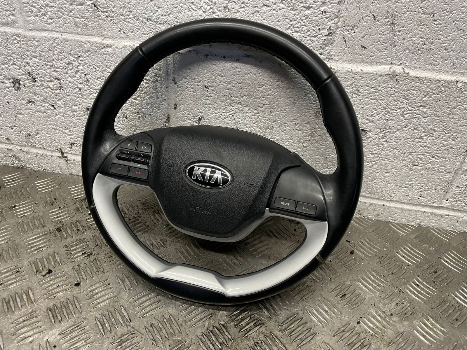 2016 KIA PICANTO STEERING WHEEL WITH AIRBAG GENUINE eBay