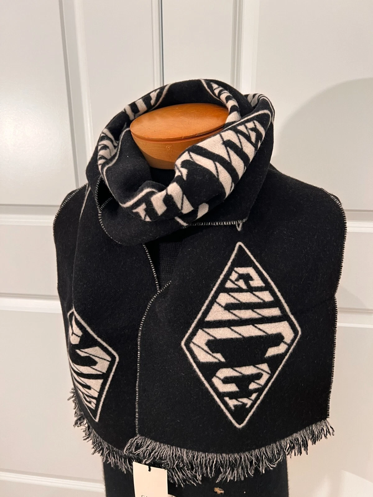 neuf avec étiquettes écharpe graphique logo incrustation GUCCI authentique laine/cachemire noir blanc