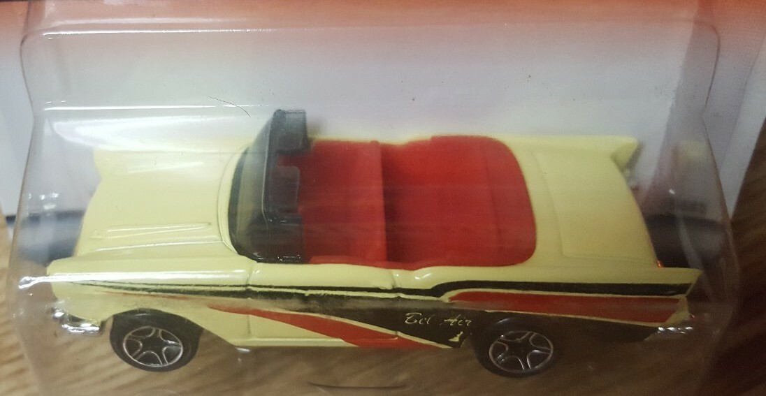 ミニカー MATCHBOX Chevrolet Bel Air Convertible Amazon.com: Matchbox 57 Chevy Bel Air Convertible Drop Top