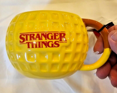 NEW Netflix Stranger Things Waffle w/Butter & Syrup 18oz Yellow 3D Ceramic Mug