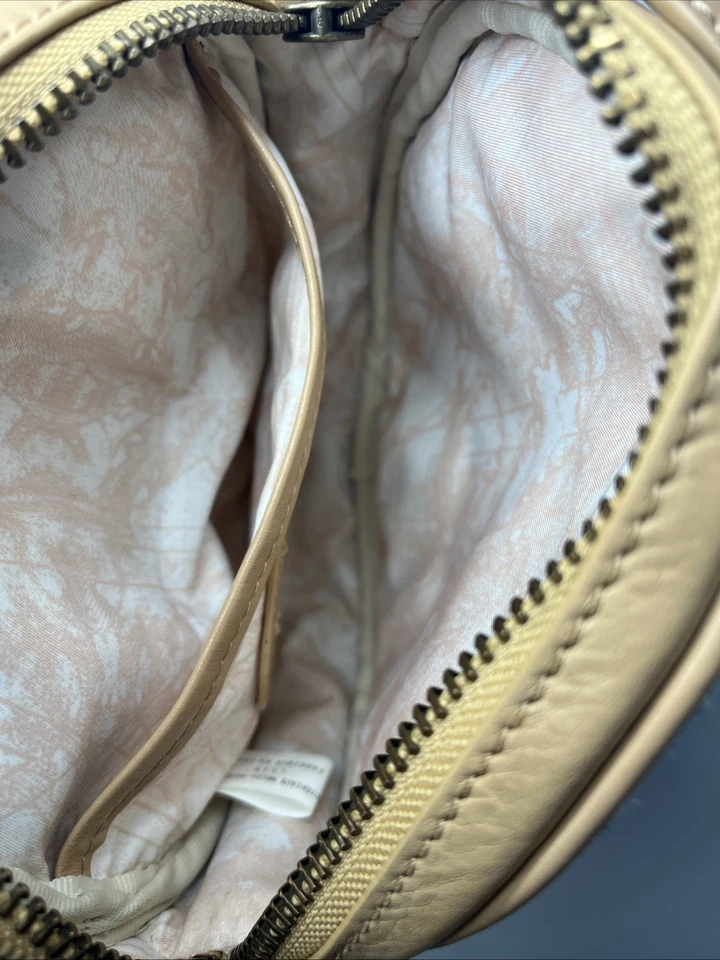 Bolso Bandolera Cynthia Vincent Ikat Para Mujer Redondo Cuero Beige Tostado Piel Usado en Excelente Condición Foto 4 de 4