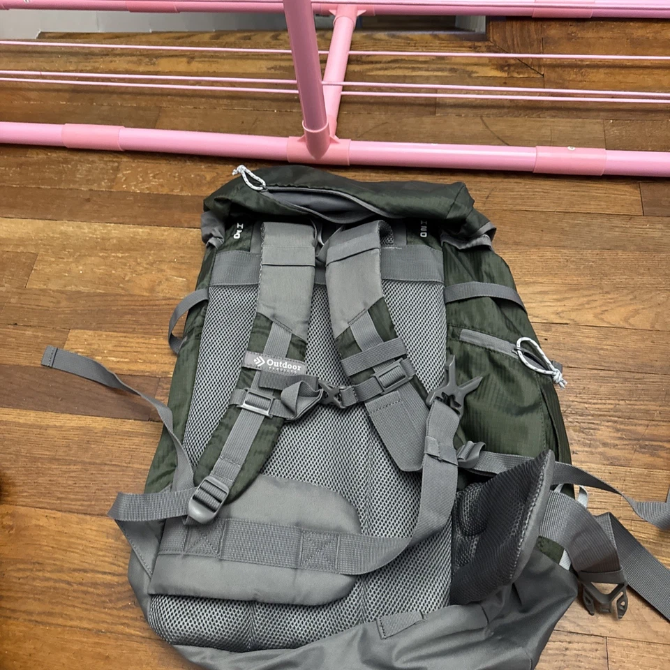 2 OUTDOOR Arrowhead Hiking Backpack Gr/gray 47.5 liter Internal Frame Pack - Image 2 of 4