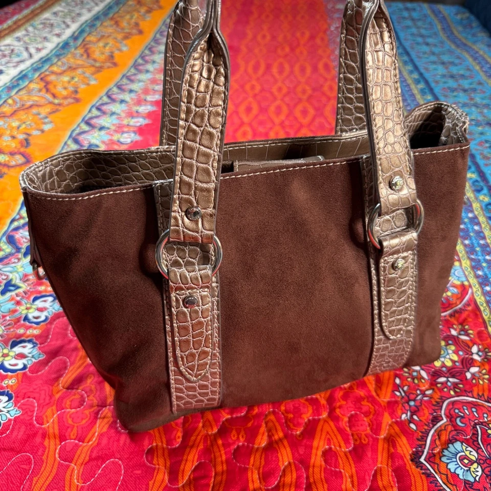 Tommy Hilfiger Bolso de Mano de Gamuza Marrón Asa Superior Correa de Cuero en Relieve de Cocodrilo Acento Foto 2 de 4