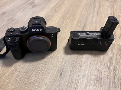 Sony Alpha 7 II - A7 Mark 2 M2 Digitalkamera inkl. Batteriegriff