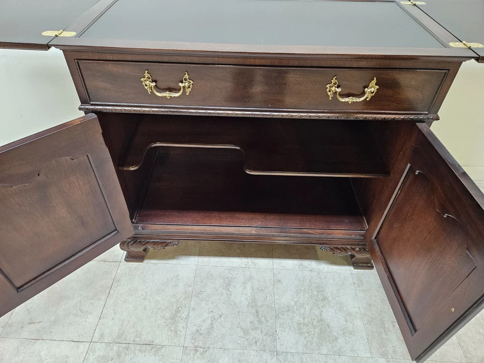 Aparador de servidor Henredon Rittenhouse Square Chippendale gabinete de barra de caoba Foto 4 de 4
