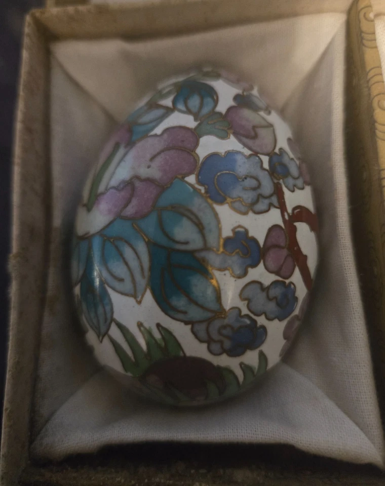 Set of 3 Chinese Cloisonne Ware Decorative Eggs with Stands - Image 4 of 4