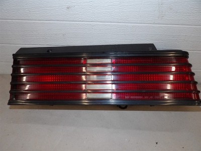PONTIAC SUNBIRD 2000 1985-1987 4 DOOR NOTCHBACK RH PASSENGER SIDE TAILLIGHT