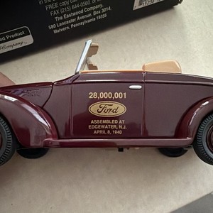 Liberty Classics Eastwood Automobilia 1940 Ford Convertible Bank 1:25 249500