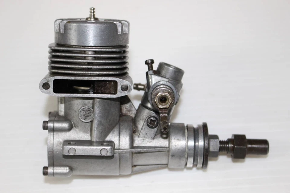 O.S. MAX-32F ABC 5.23cc 2 cycle glow engine with muffler, used for R/C airplane - Image 2 of 4