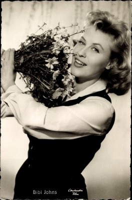 Postcard Actress Bibi Johns in Innocence of the Country - 3840015