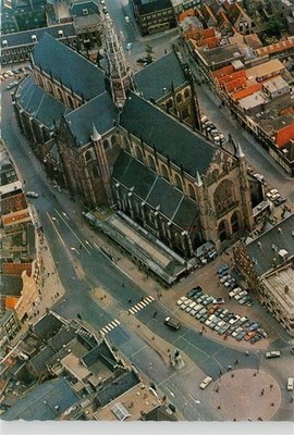 HAARLEM NL Grote-Kerk Luftbild Kathedrale Stadtmitte Markt Autos Daecher Kirchtu