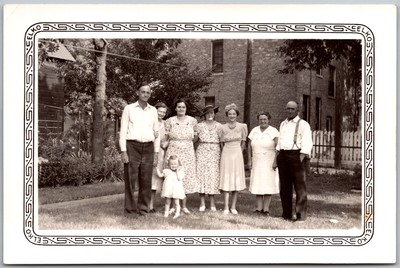 #ad Vtg Snapshot Large Family Group Portrait Outside Brick House 1940s $7.99