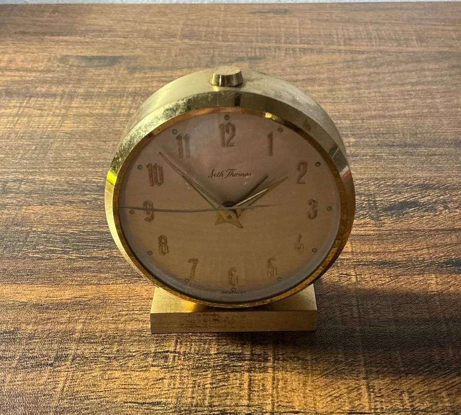 VINTAGE GERMAN SETH THOMAS Wind Up Travel Alarm Clock, Gold Metal Casing photo VINTAGE GERMAN SETH THOMAS Wind Up Travel Alarm Clock, Gold Metal Casing featured image