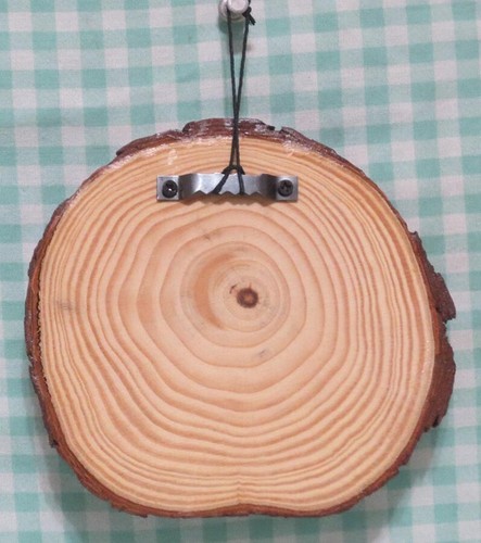 Imagen de Wolf Howling at the Moon grabada en rebanada de madera de 5" - Imagen 2 de 4