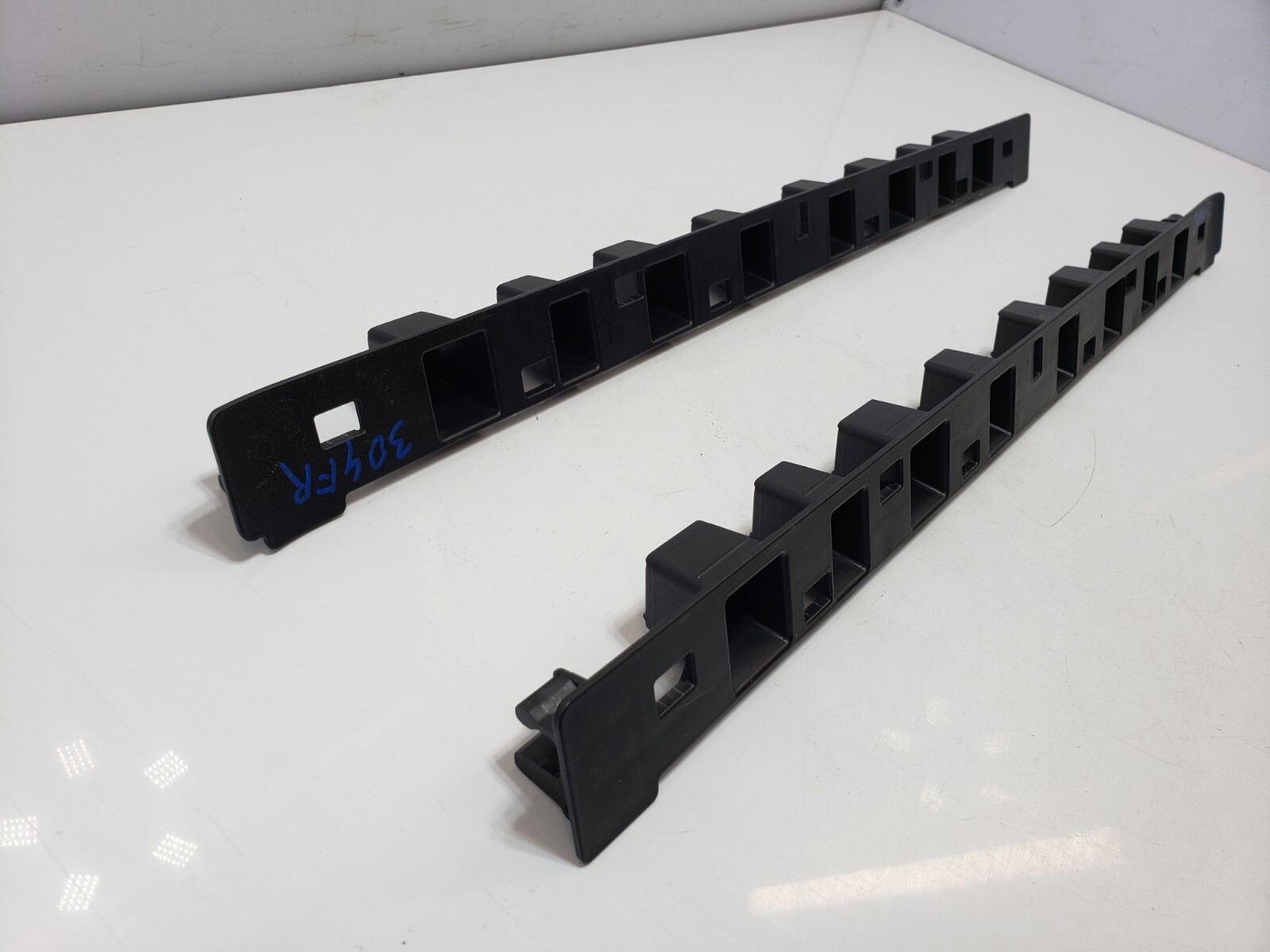 ✅ 10-14 OEM Rolls-Royce Ghost RR4 Front Left Right Side Door Sill Cover Bracket