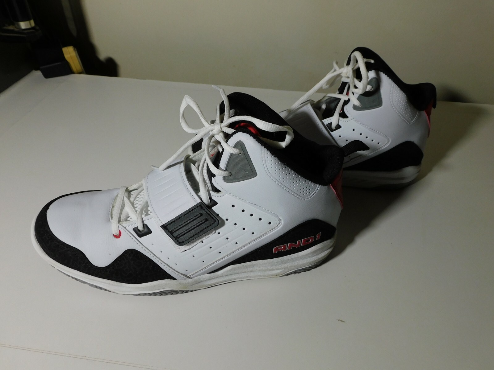 boys black athletic shoes