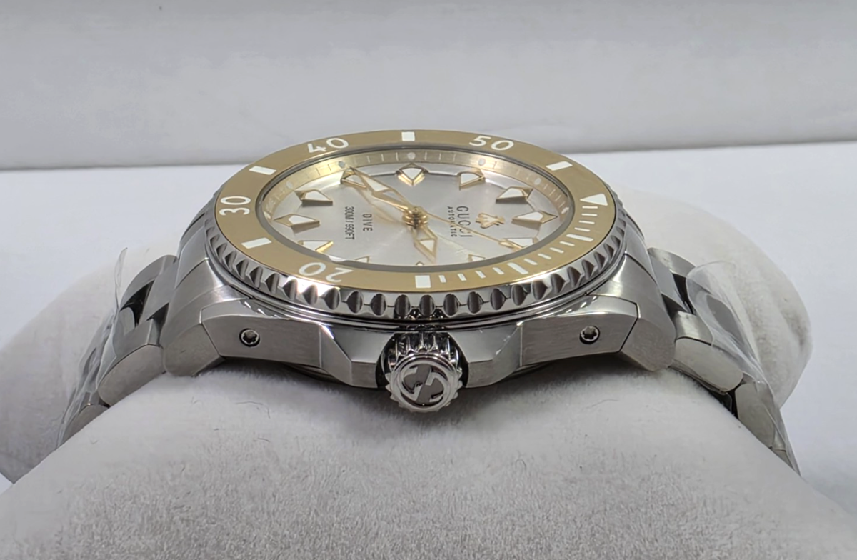 Gucci Dive SWISS Automatic Silver Dial Stainless Steel Men's Watch