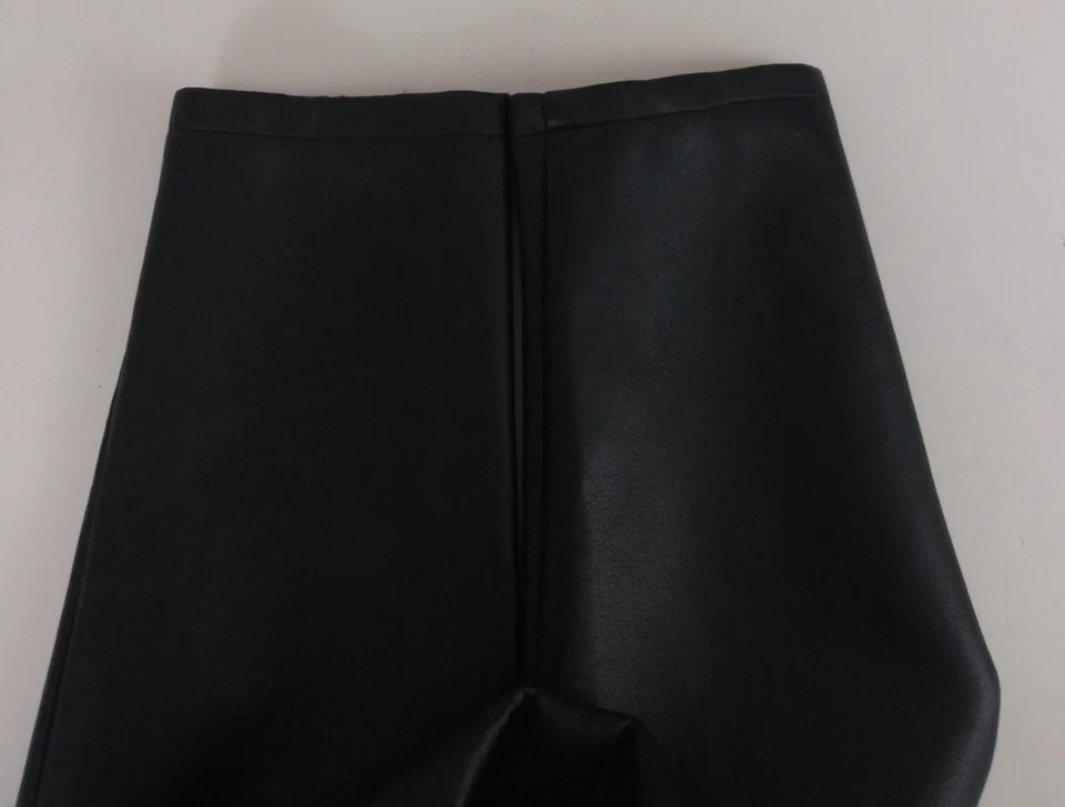 Hermosa chaqueta de cuero negra lisa Louise Paris talla pequeña Foto 4 de 4