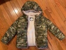 Gap Kids Girls Puffer Jacket Size S 6/7 Green / Star pattern