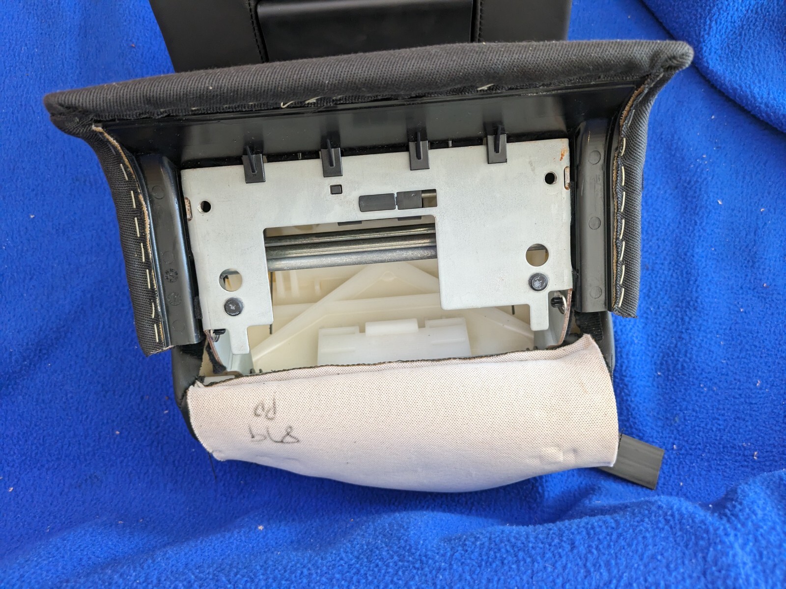 BENTLEY CONTINENTAL flying spur rear seat center headrest OEM 2006-2012🔵