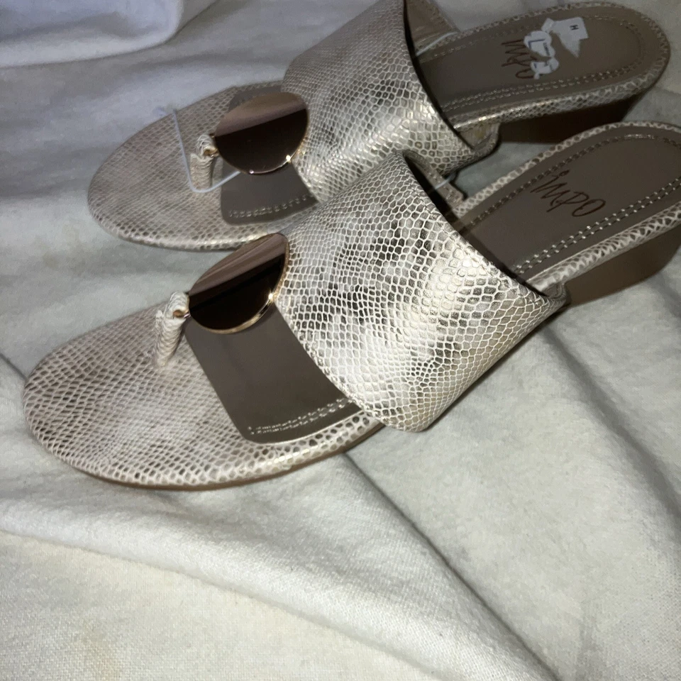 🔥 Impo Womens Thong Low Heel Gold Shimmer Sandal Size 5.5 🔥 New - Image 3 of 4