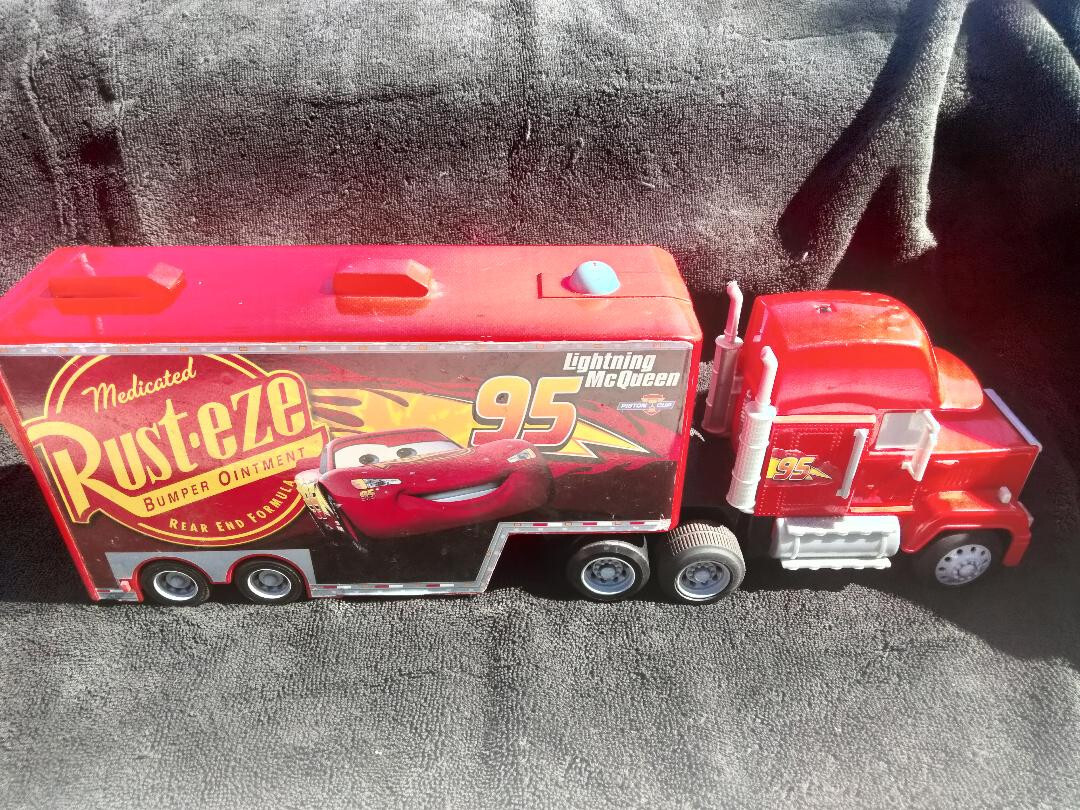 Disney Pixar CARS Hauler 