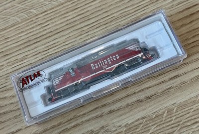Atlas (USA) 48039 GP7 Ph 1 Lokomotive Burlington CB&Q 208, rot, Spur N