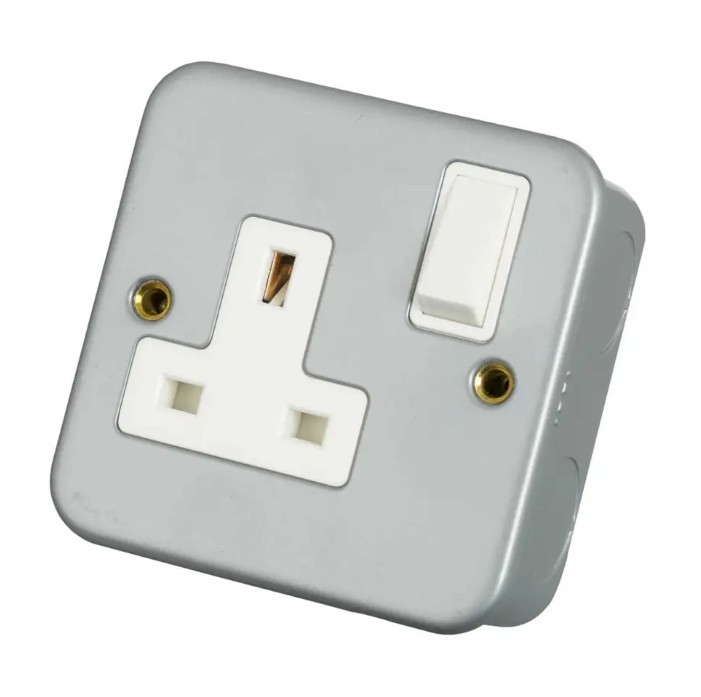 (W3.3) CL035 - Click 13A 1G DP Swirched Socket - Metal Clad