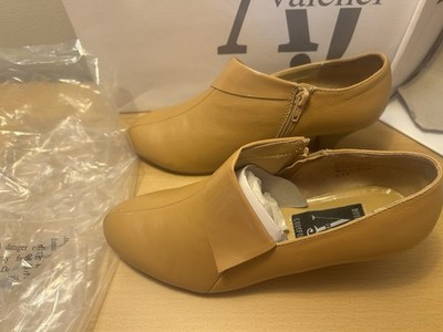 AJ Valenci ankle boots featuring a minimalist design with a square toe