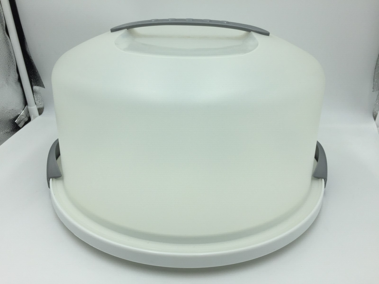 Sterilite Cake Carrier Holder,12" Round,Snap Lid,Preowned